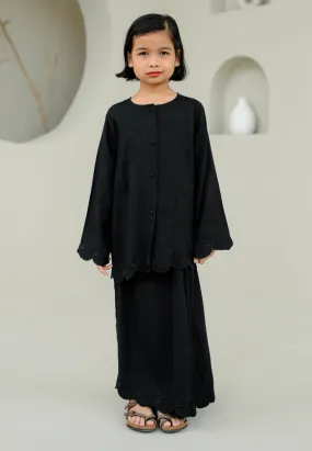 Nyaman Girl (Black)