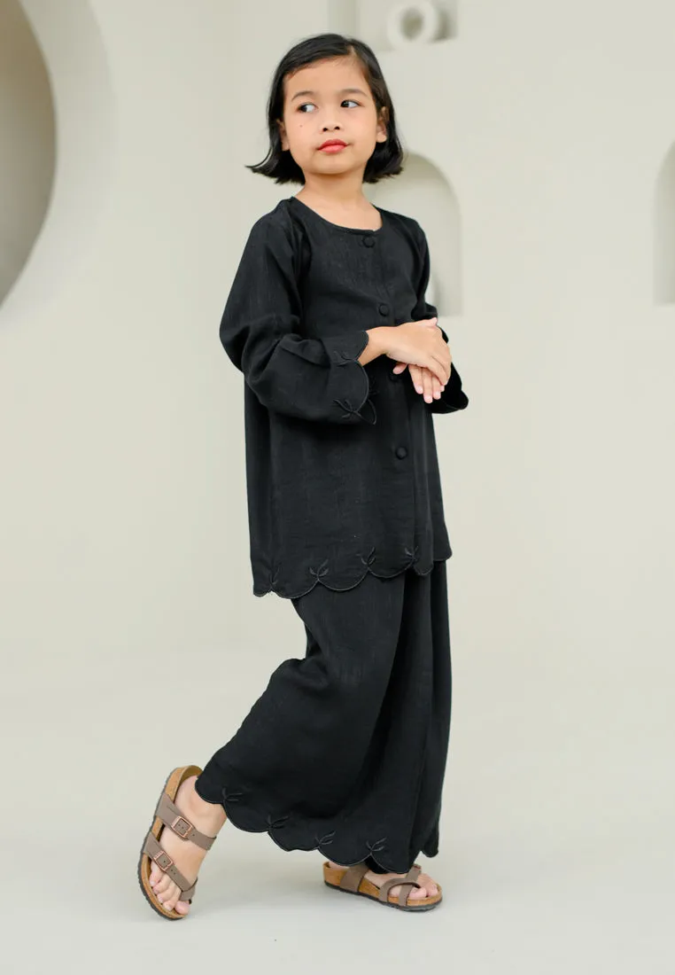 Nyaman Girl (Black)