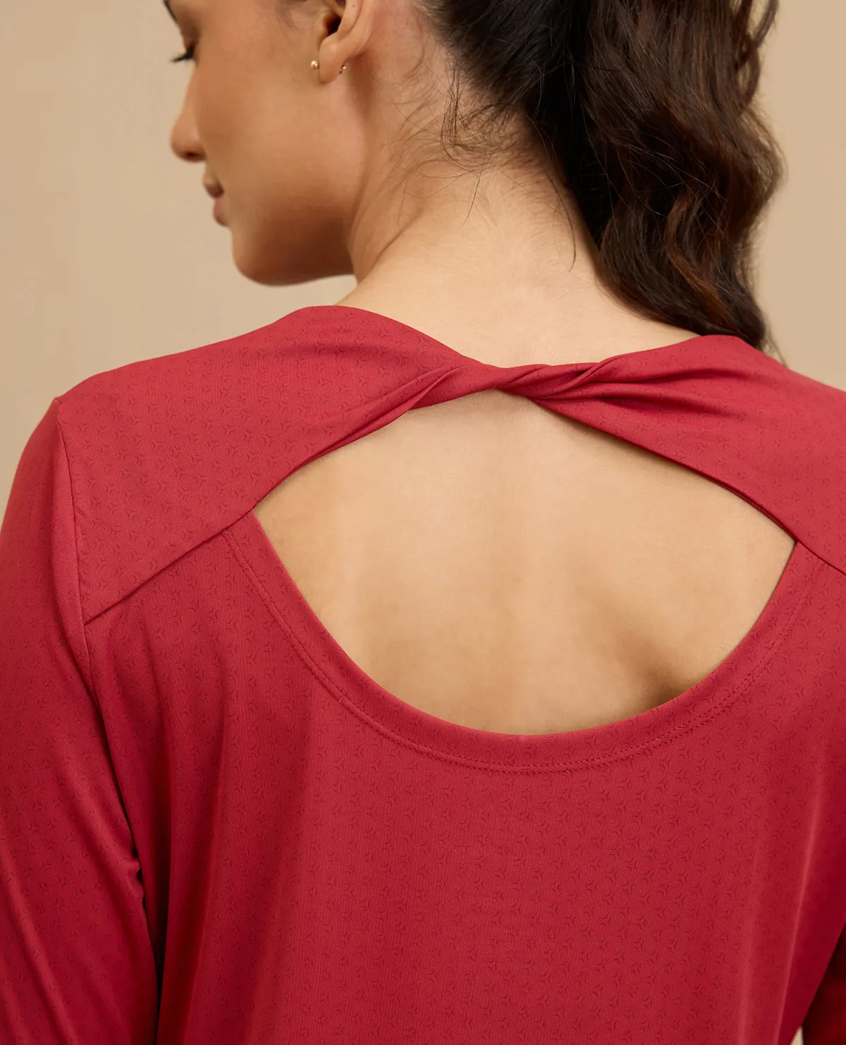 NYKD By Nykaa Back Twist Full sleeve Running Tee -NYK802-Maroon